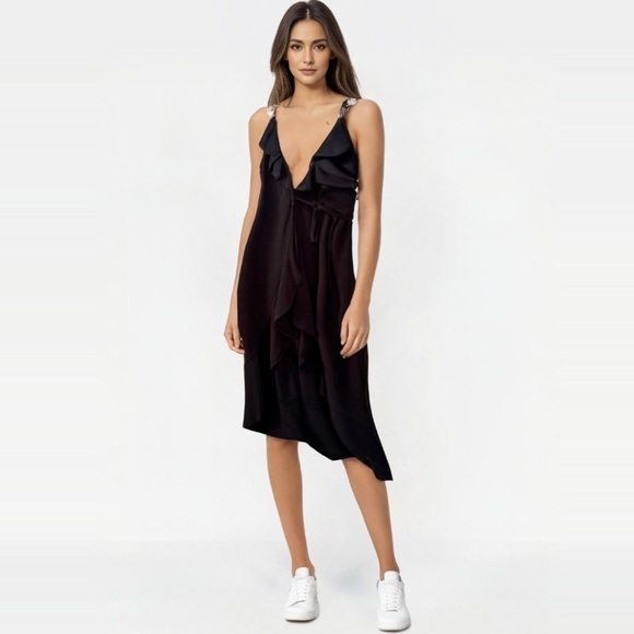 Classy woman dress Flirty and Stylish Black Midi Dress with Side Split - Picture 2 of 7